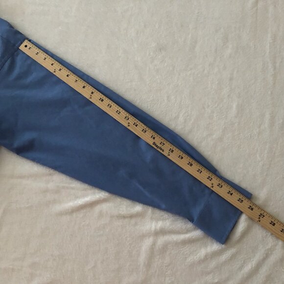 IZOD Wrinkle Free Men Button Down Shirt Light Blue 16.5 34/35 Perfect Condition - Picture 3 of 6